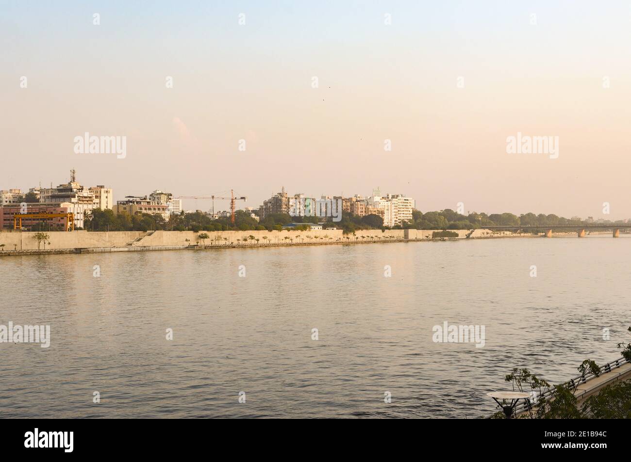 Ein Abend am Sabarmati-Ufer-Ahmedabad/Indien Stockfoto