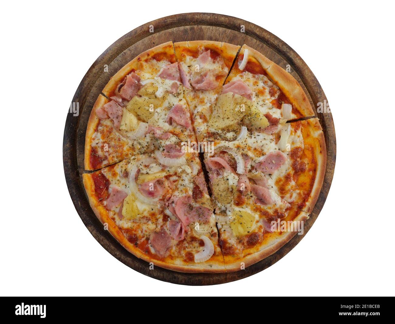 Blick von oben auf Hawaii Pizza mit süßer Ananas und salzig Schinken und Mozzarella auf einem Holzbard isoliert auf weiß Hintergrund Stockfoto
