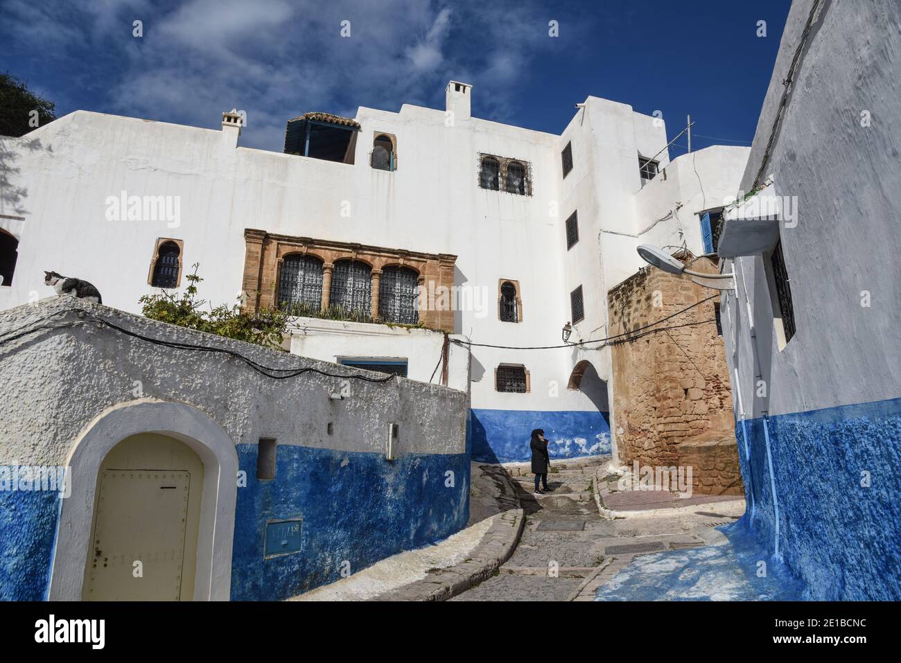 Eine kleine Straße in der Kasbah von Rabat Stockfoto