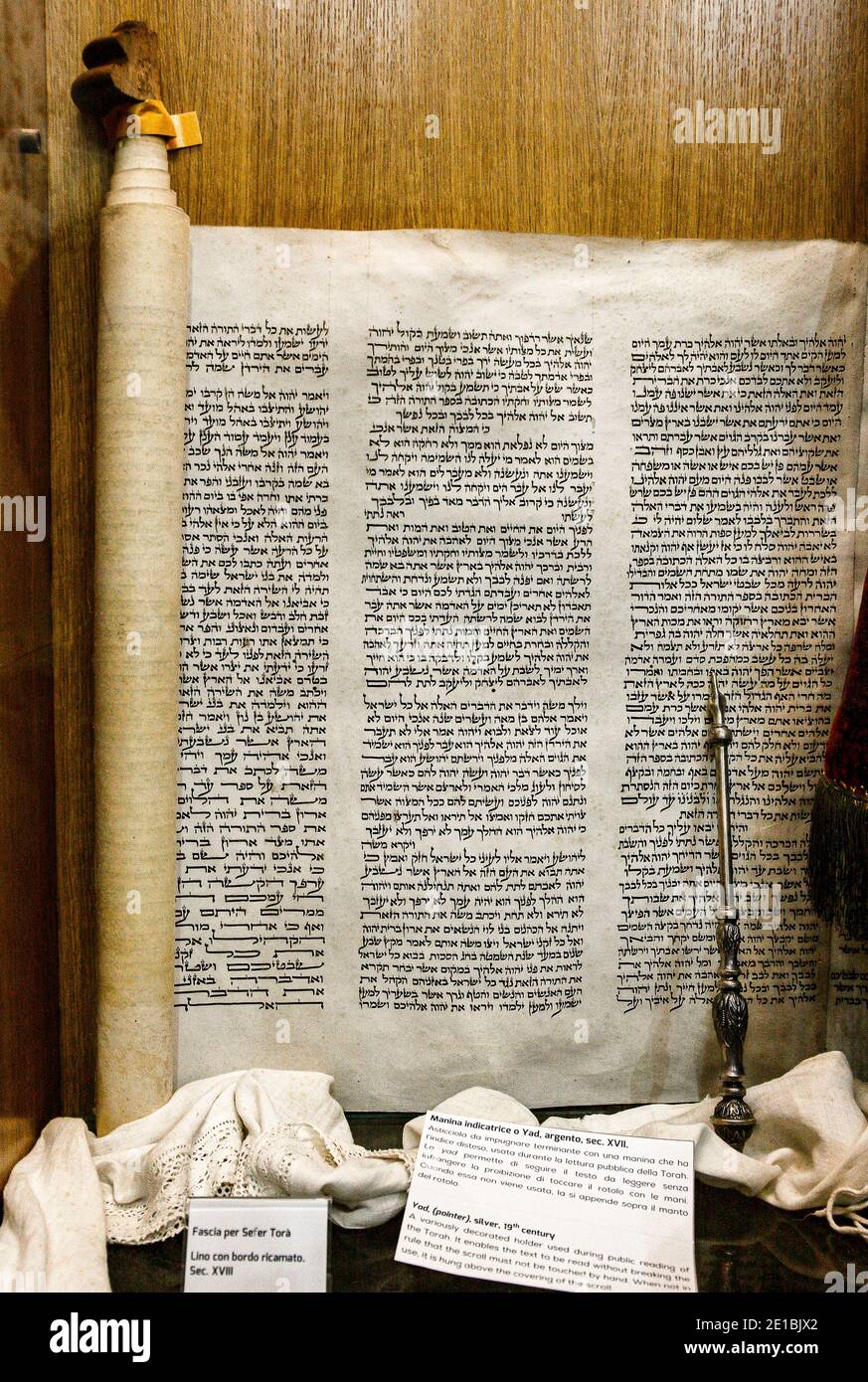 Italien Emilia Romagna Bertinoro: Interreligiöses Museum ( Museo Interreligioso ) - Torah, Schärpe und Indikatorhand Stockfoto