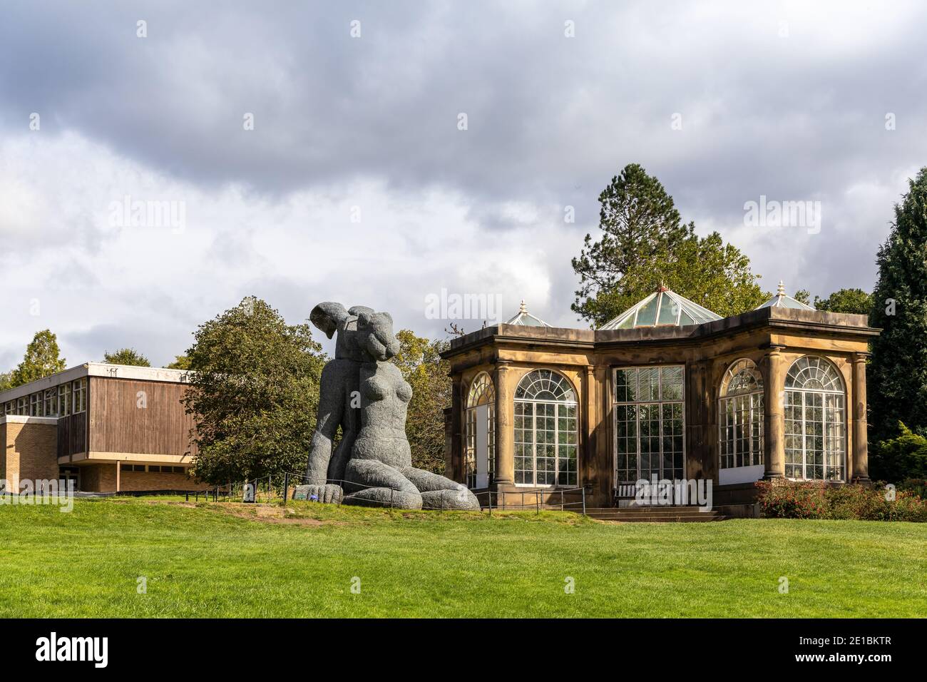 Lady Hare Sitting: Von Sophie Ryder. Yorkshire Sculpture Park, England. Stockfoto