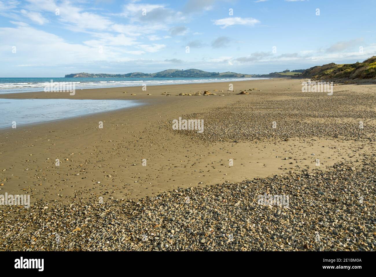 Am Moeraki Beach, Otago, Südinsel, Neuseeland, lagen Kieselsteine, Steine und Kies in verschiedenen Größen Stockfoto