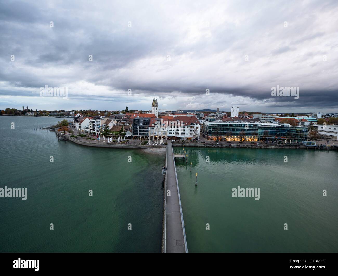 Panorama der Friedrichshafen Innenstadt vom Aussichtsturm Aussichtspunkt Moleturm am Ufer des Bodensees Bodensee, Baden-Württemberg Stockfoto