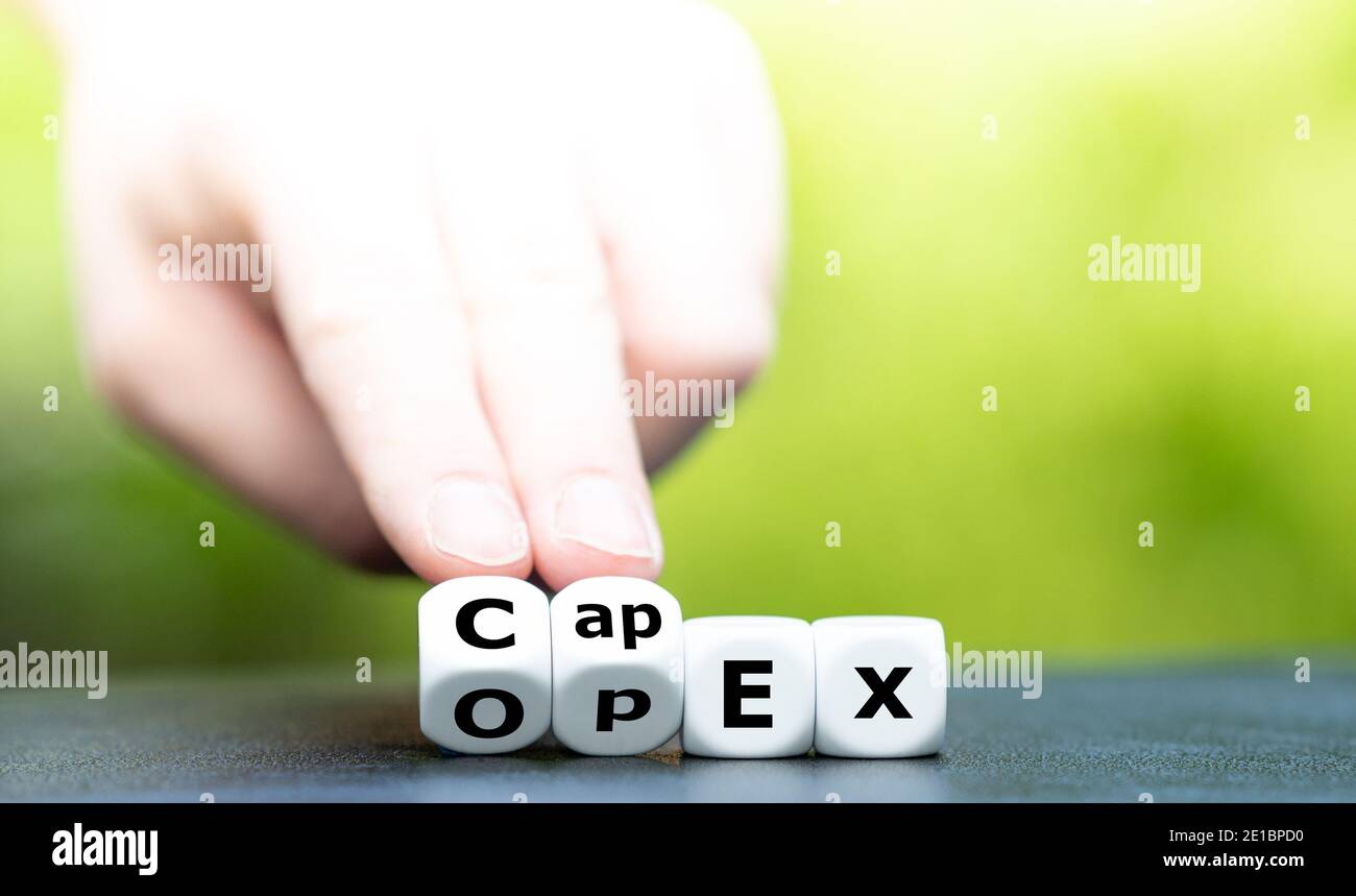 DICE für die Ausdrücke CapEx (Kapitalausgaben) und Betriebskosten (Betriebsausgaben), die zwei Kategorien von Geschäftsausgaben sind. Stockfoto