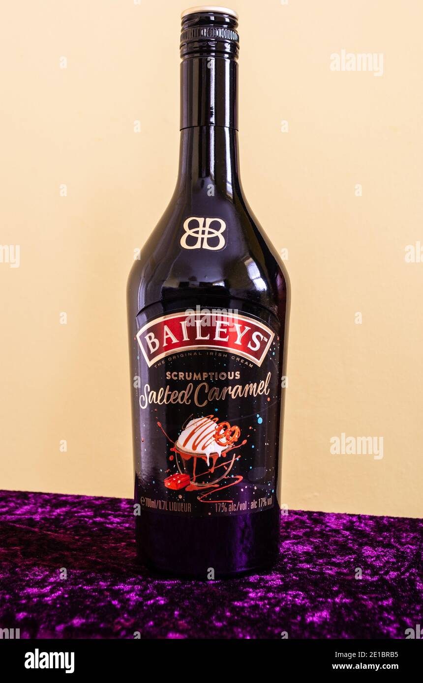 Flasche Baileys Salted Caramel Irish Cream Liqueur Stockfoto