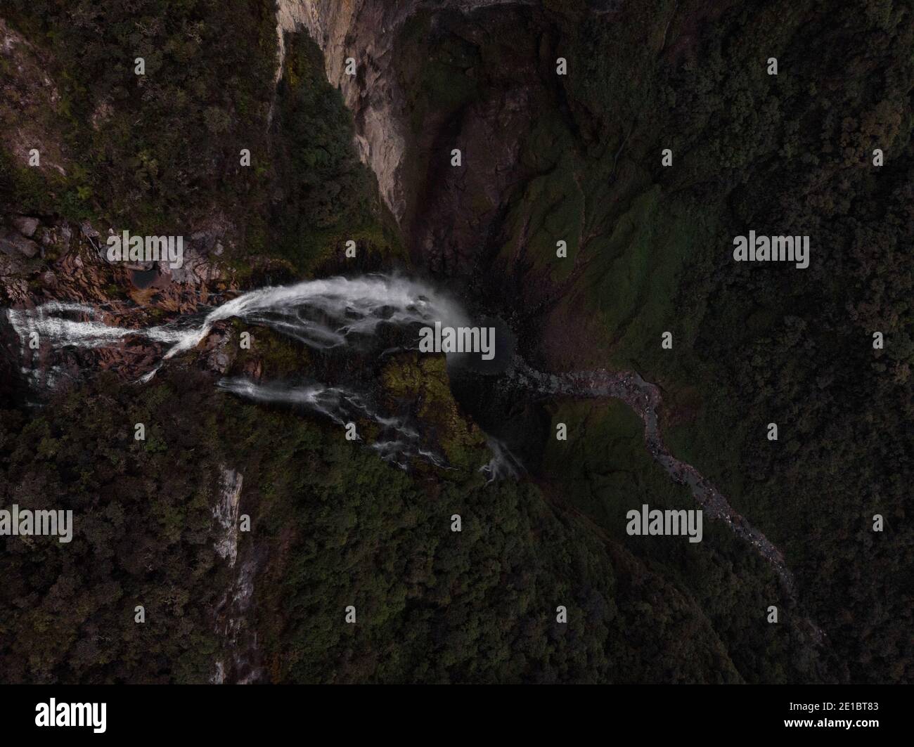 Luftpanorama von Catarata del Gocta Wasserfall Katarakt Kaskade in Bongara Amazonas bei Chachapoyas in Peru anden Südamerika Stockfoto