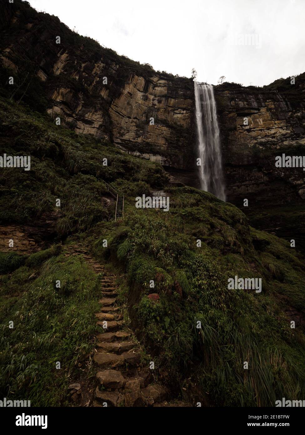 Panoramablick auf Catarata del Gocta Wasserfall Katarakt Kaskade in Bongara Amazonas bei Chachapoyas in Peru anden Südamerika Stockfoto