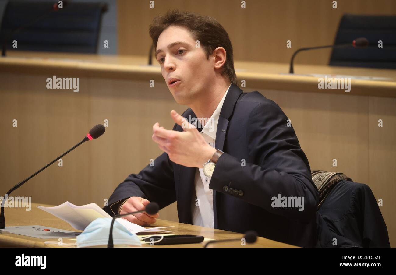 Rodrigue Demeuse Gesten von Ecolo während einer Plenarsitzung der Federation Wallonia Brussels (Federation Wallonie Bruxelles - Federatie Wallonie Bruxelles Stockfoto