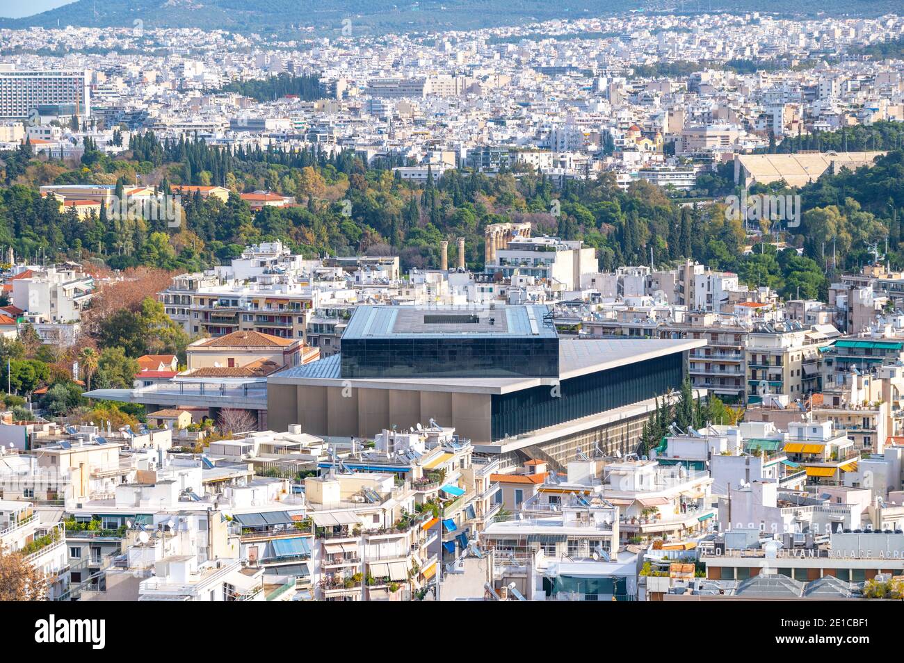Hochwinkelansicht des neuen Akropolis-Museums in Athen, Griechenland Stockfoto