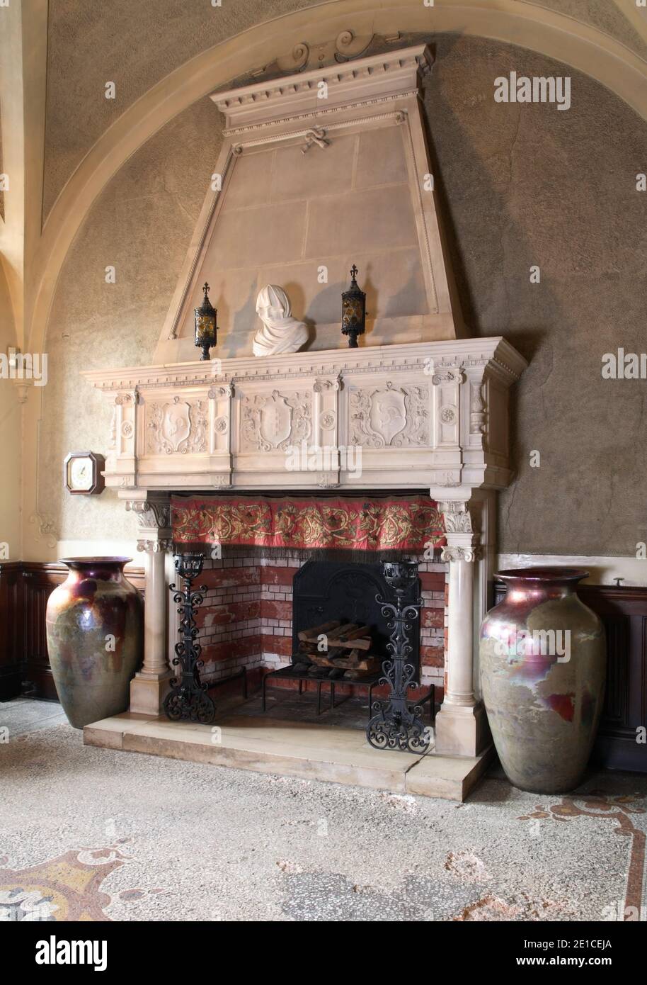 Kamin in der Kammer im Schloss Lubomirski in Lancut. Polen Stockfoto