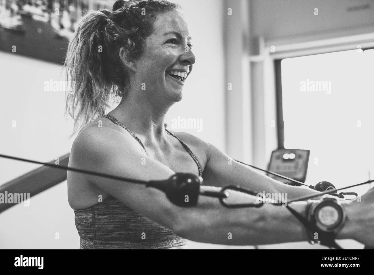 Damen Segelteam Perfect Vision Segeln Training zusammen als Teamkollegen In der Turnhalle als Teil ihrer hoffnungsvollen olympischen 470 Kampagne Stockfoto