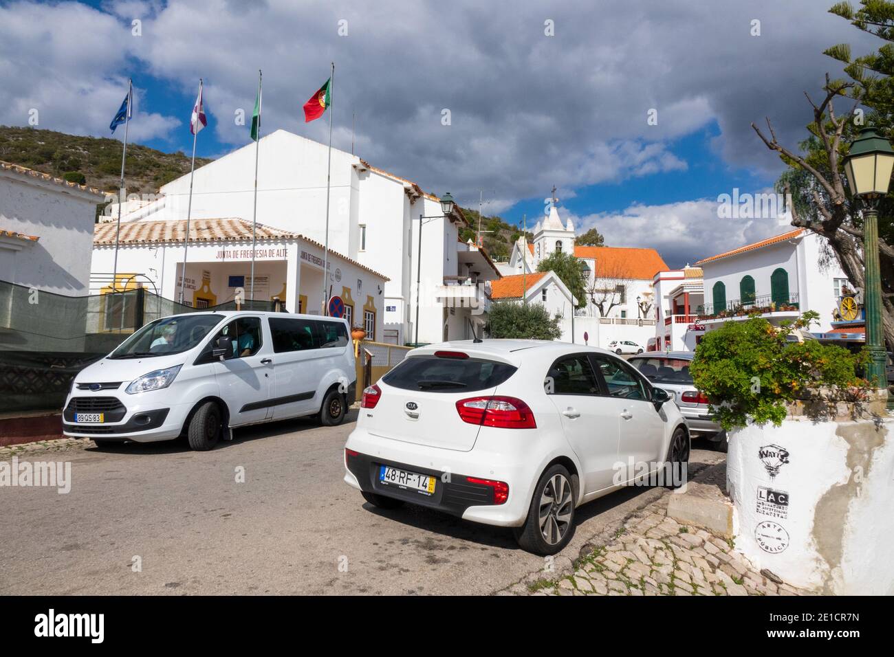Die Hauptstraße Alte In Das Hilltop Dorf Alte Portugal Stockfoto