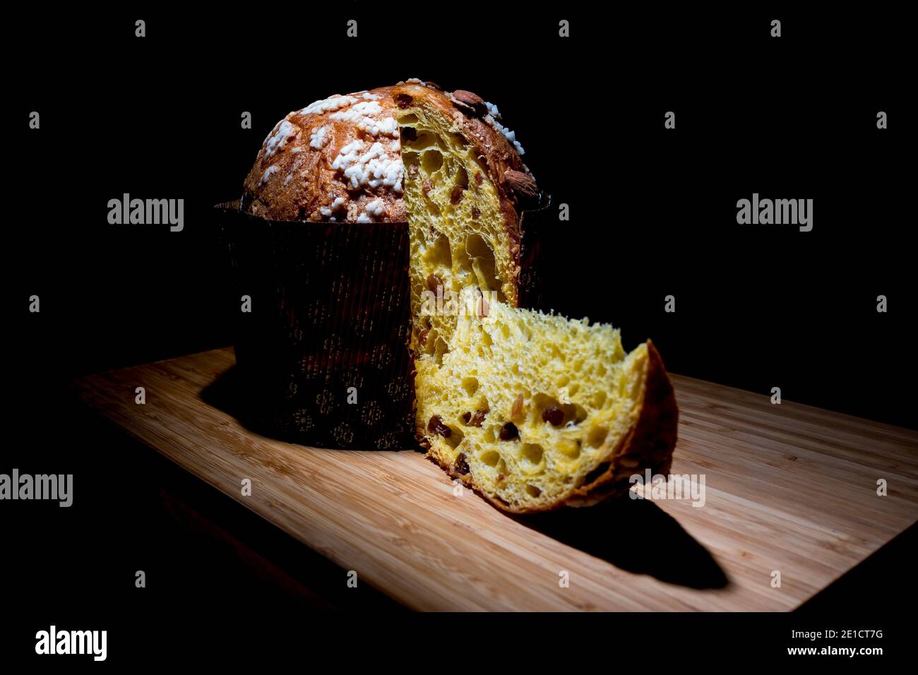 Typisch italienischer Panettone, das weihnachtsbrot Stockfoto