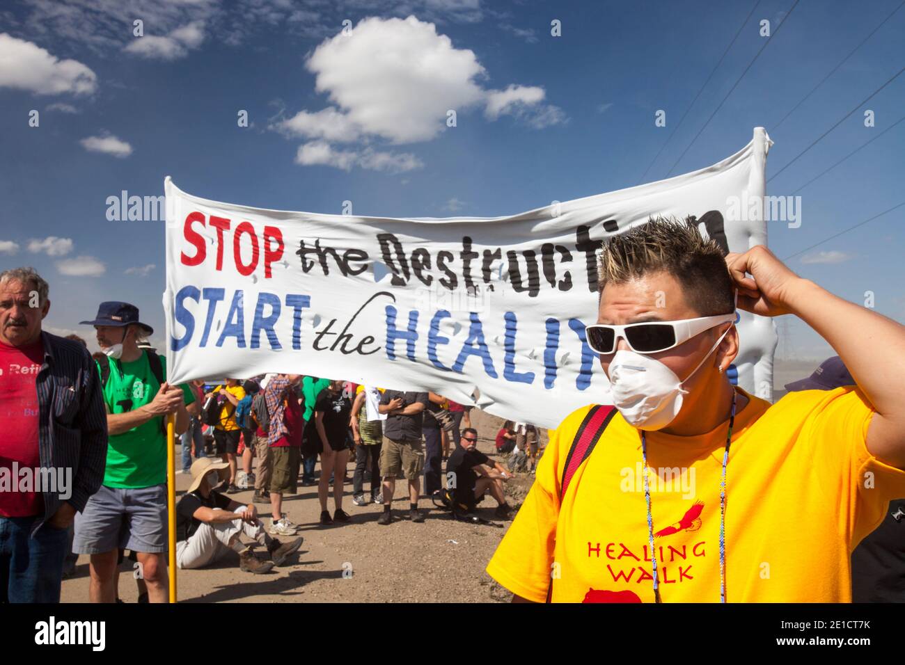 First Nation Kanadier protestieren beim 4. Jährlichen Healing Walk nördlich von Fort McMurray gegen die Zerstörung und Verschmutzung der Tar Sands-Industrie. Stockfoto