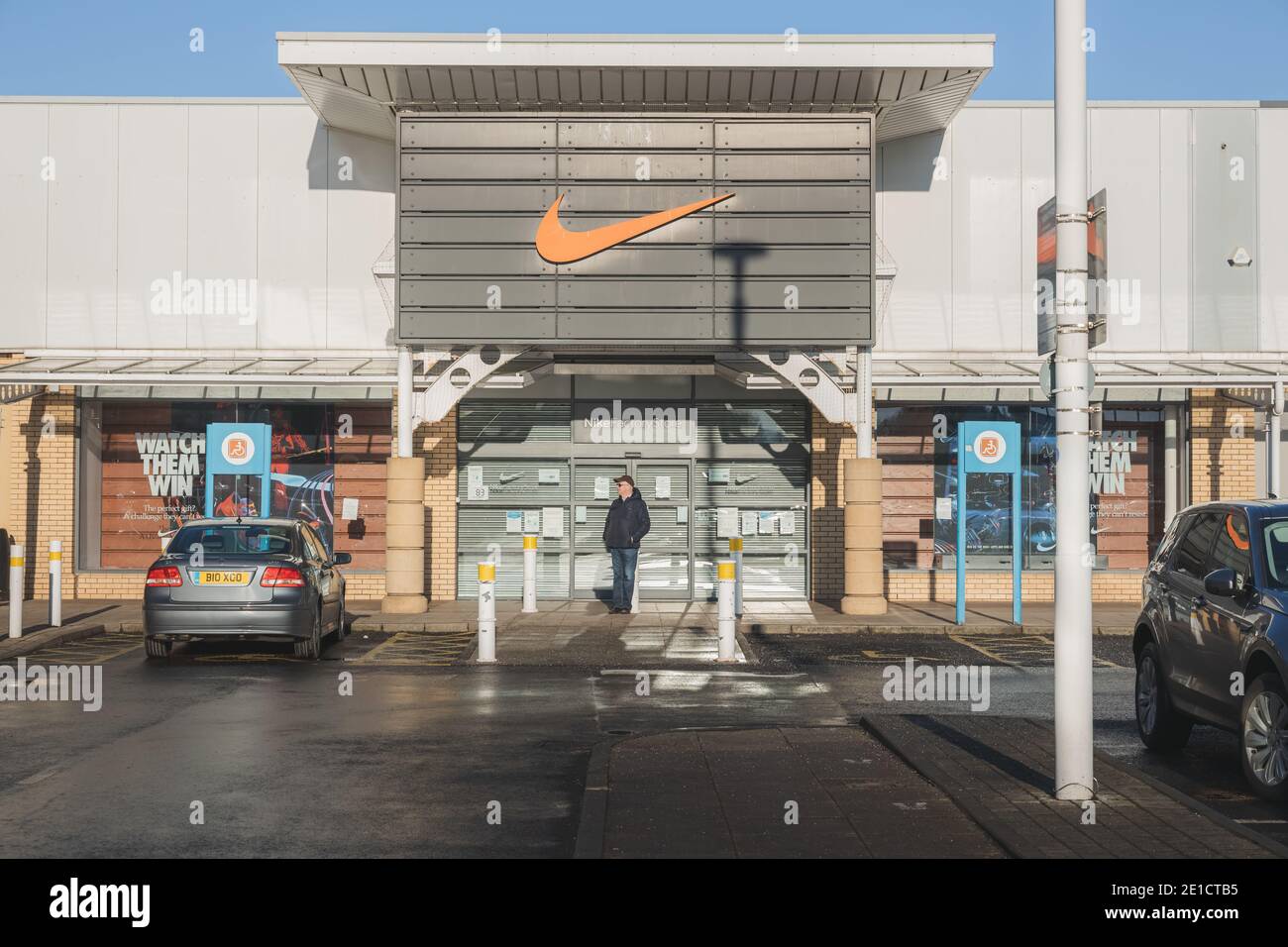 Edinburgh, Schottland - 6. Januar 2021: Der Nike Factory Store im Craigleith Retail Park in Edinburgh schloss während der Pandemie-Sperre. Stockfoto