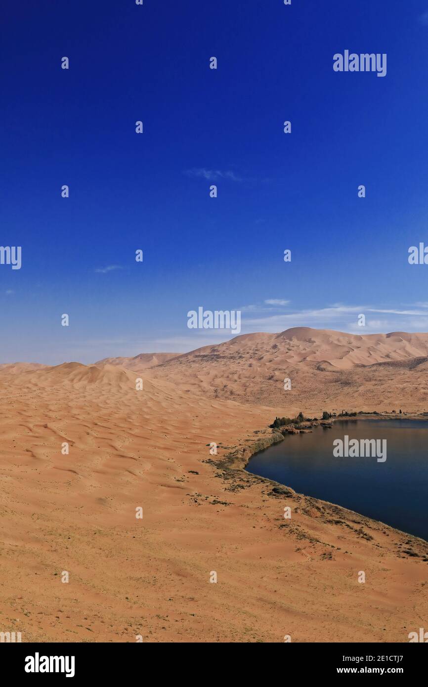 NE.corner Nuoertu See-Blick von westlichen Megadune-Badain Jaran Wüste. Innere Mongolei-China-1196 Stockfoto