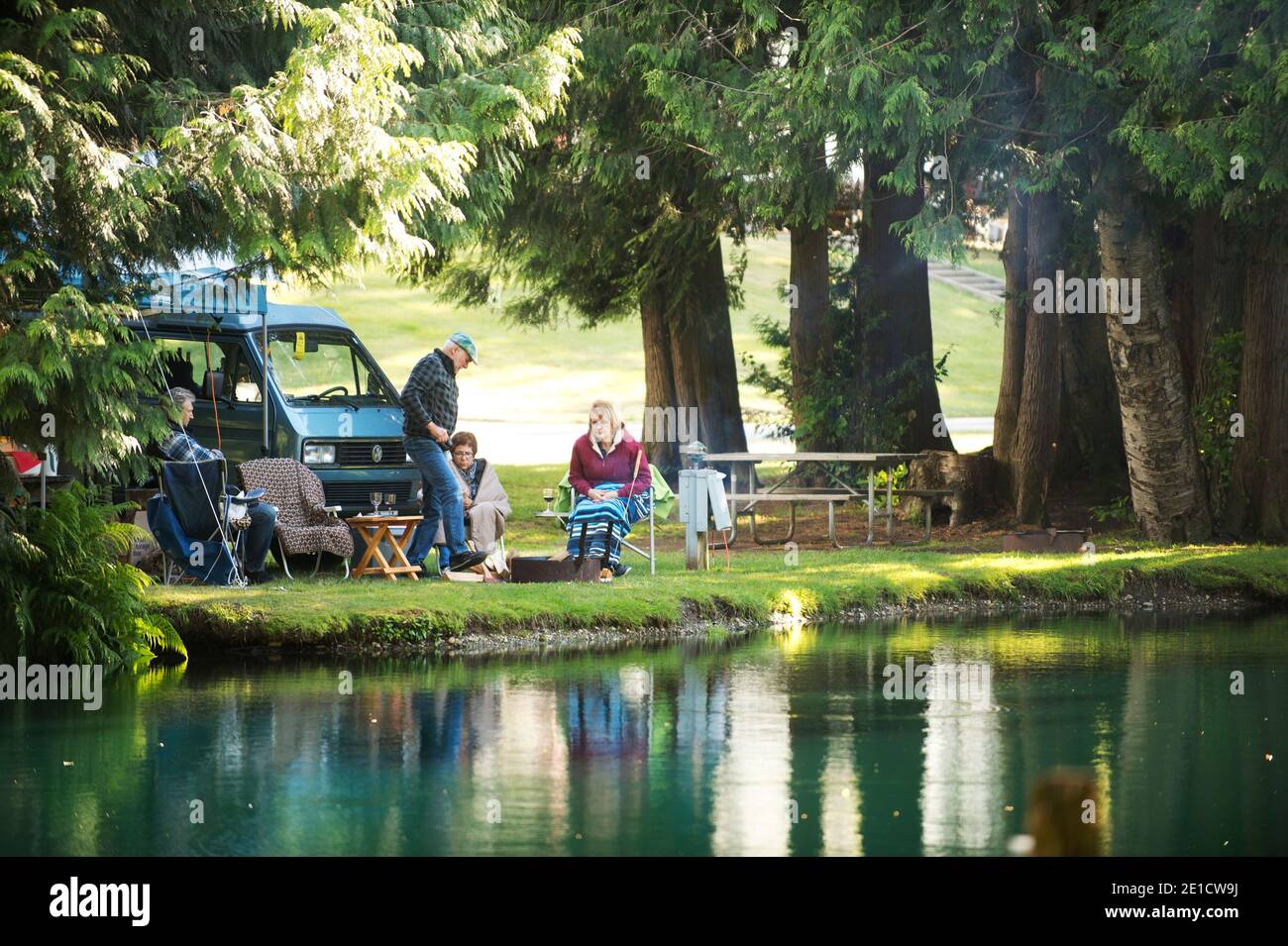 Gruppe von Leuten, die campen, Wilderness, Washington, USA Stockfoto