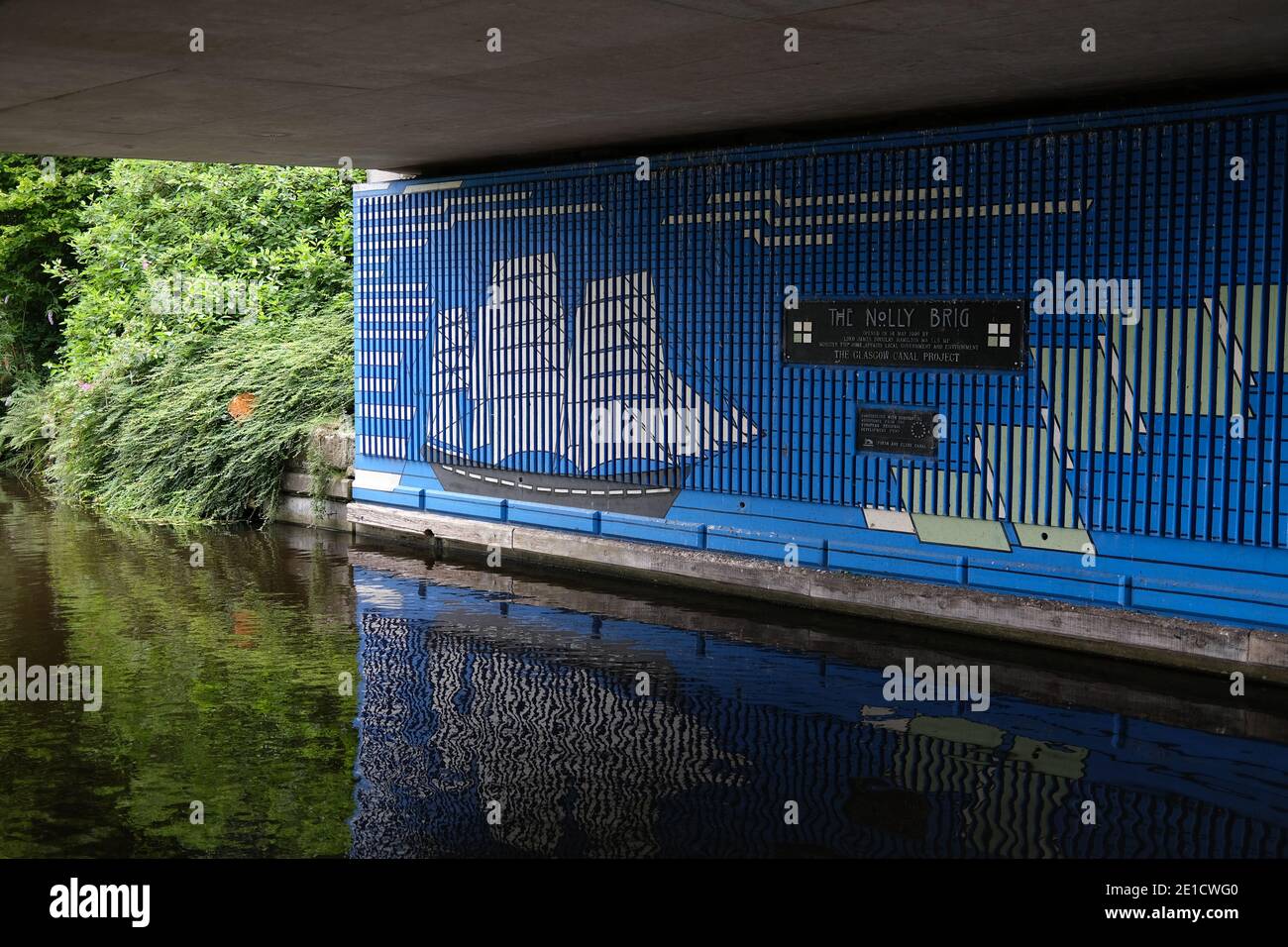 Das Nolly Brig Wandbild (inspiriert von Charles Rennie Mackintosh 'Sailing Ships') an Forth und Clyde Canal, Firhill, Maryhill. Glasgow Stockfoto