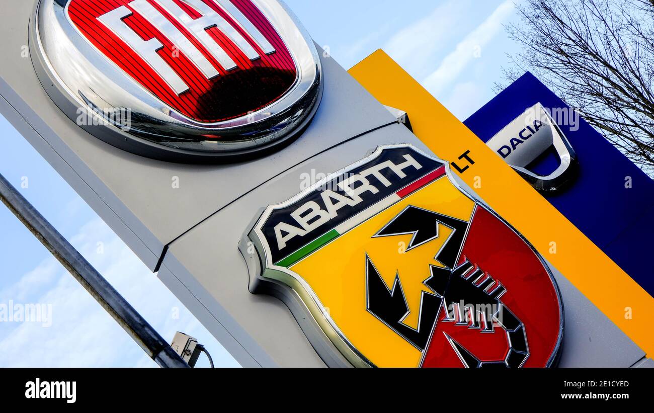 London UK, Januar 06 2021, Fiat und Abarth Italienische Motor Trade Manufacturers Corporate Logo Stockfoto