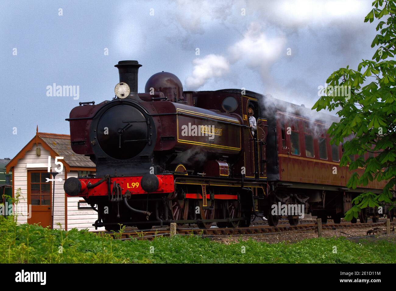 Dampflokomotive GWR 57XX Klasse (L. 99) in London Transport Lackierung Annäherung an Weybourne Station auf der North Norfolk Bahn Stockfoto