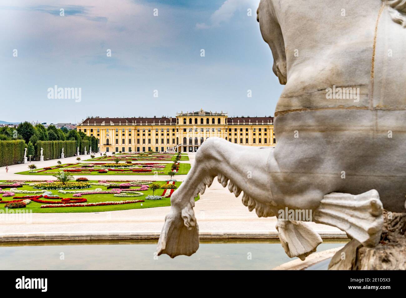 Originalansicht des berühmten Schlosses Schönbrunn in Wien Stockfoto