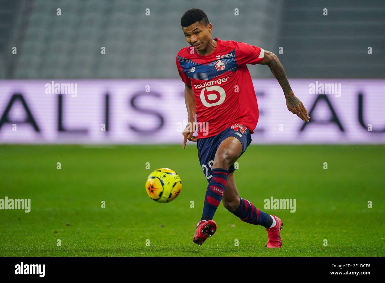 LILLE, FRANKREICH - 6. JANUAR: Reinildo von Lille OSC während des Ligue 1 Spiels zwischen Lille OSC und Angers SCO im Stade Pierre Mauroy am 6. Januar 2021 in Lille, Frankreich (Foto von Jeroen Meuwsen/BSR Agency/Alamy Live News)*** Lokale Bildunterschrift *** Reinildo Stockfoto