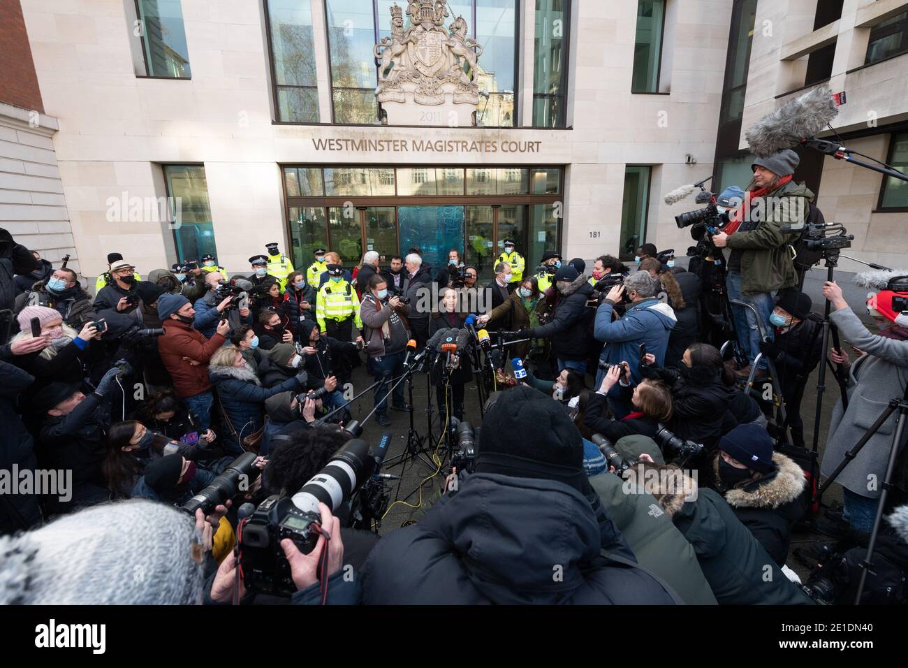 06. Januar 2021. London, Großbritannien. Stella Moris spricht bei einer Kautionsverhandlung für ihre Verlobte Julian Assange am Westminster Magistrate Court. Foto von Ray Tang. Stockfoto