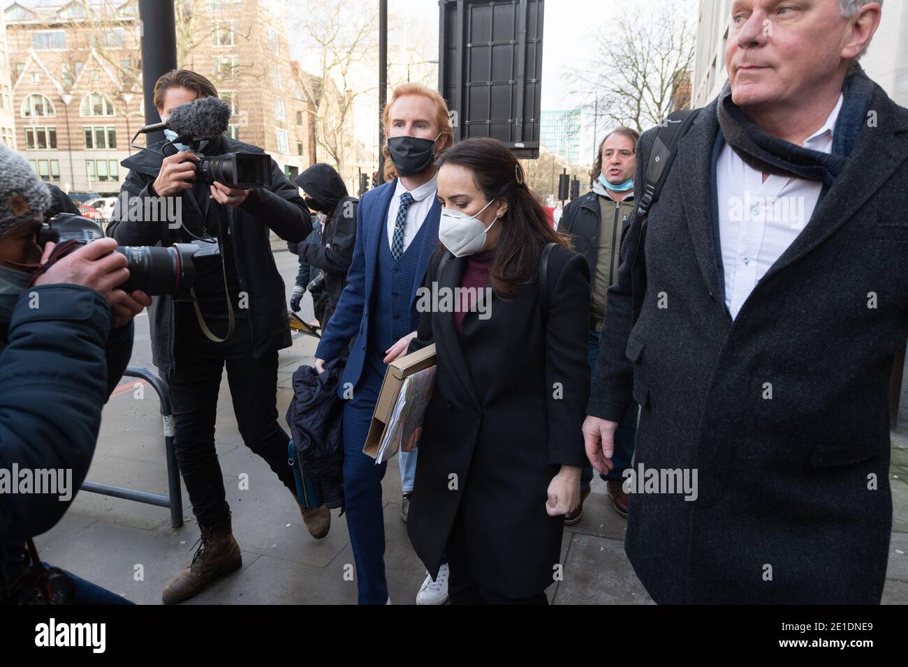 06. Januar 2021. London, Großbritannien. Stella Moris und WikiLeaks-Mitbegründerin Kristinn Hrafnsson lassen eine Kautionsverhandlung für ihren Julian Assange am Westminster Magistrate Court ab. Foto von Ray Tang. Stockfoto