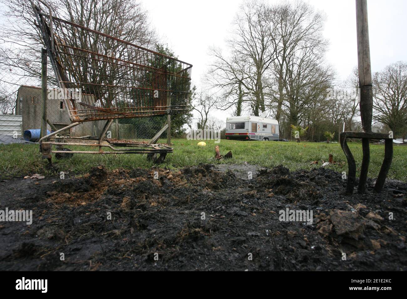 TAS de cendres situe pres de la caravane de Tony Meilhon, principal suspect dans la disparition de Laetitia Perrais pres de Pornic, ou les enqueteurs Charges de l'affaire auraient trouvé des indices compromettants. Pornic, Frankreich, Januar 2011. Foto von ABACAPRESS.COM Stockfoto