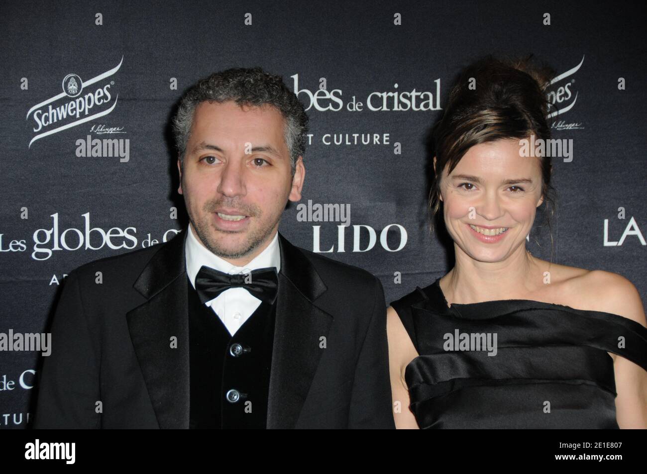 Atmen Kelif und Caroline Proust bei der Globes de Cristal Zeremonie am 7. Februar 2011 im Le Lido in Paris, Frankreich. Foto von Mireille Ampilhac/ABACAPRESS.COM Stockfoto Atmen Kelif und Caroline Proust bei der Globes de Cristal Zeremonie am 7. Februar 2011 im Le Lido in Paris, Frankreich. Foto von Mireille Ampilhac/ABACAPRESS.COM Stockfoto