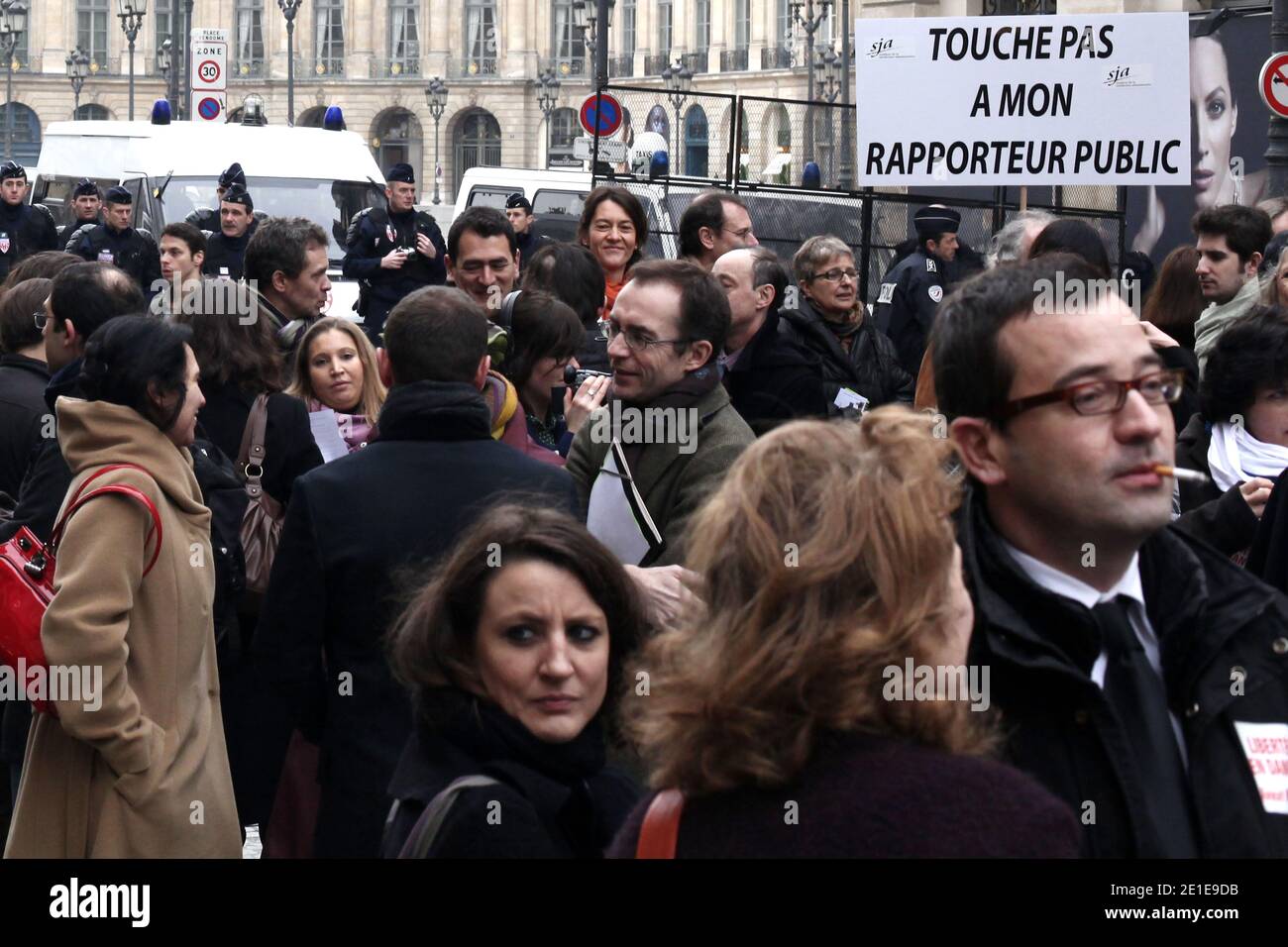 Versammlung und Streik der Verwaltungsrichter vor dem Justizministerium, Place Vendome, in Paris, Frankreich, am 09. Februar 2011. Foto von Stephane Lemouton/ABACAPRESS.COM Stockfoto