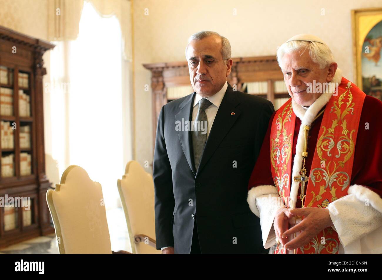 Papst Benedikt XVI. Traf am 24. Februar 2011 im Vatikan den libanesischen Präsidenten Michel Suleiman. FOTO von ABACAPRESS.COM Stockfoto