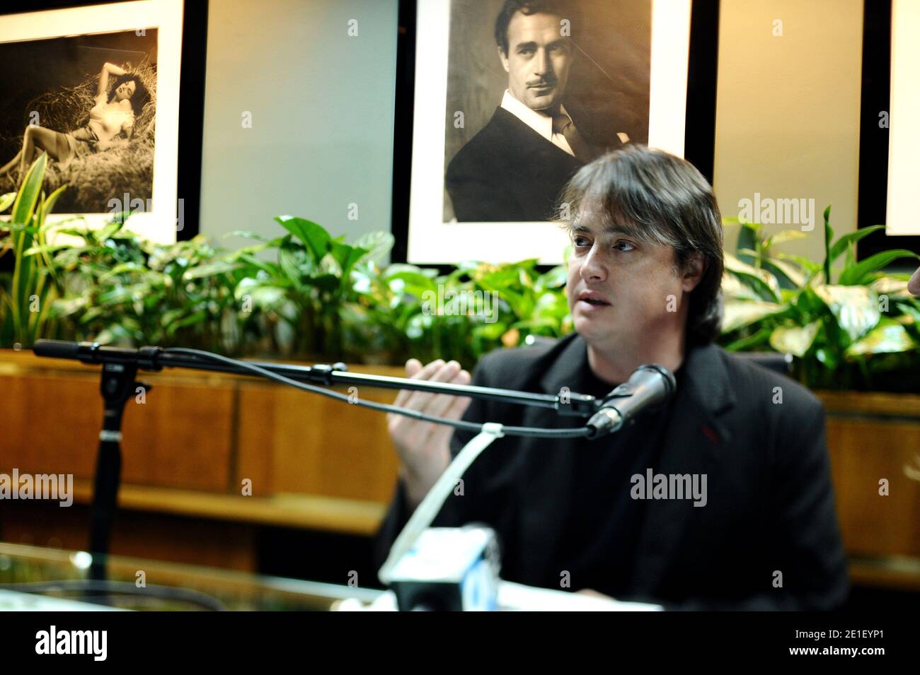 Jeremy London nimmt an der Pressekonferenz Teil, nachdem der Angeklagte Brandon Adams im Fall der Entführung durch Jeremy London ein Schuldbekenntnis gesprochen hat. Es wird erwartet, dass Herr Adams seine Teilnahme an der rechtswidrigen falschen Inhaftierung von Jeremy London während der Episode vom 11. Juni 2010 zugibt, in der Herr London gegen seinen Willen festgehalten und sein Fahrzeug gestohlen wurde. Herr Adams wird einen Schuldspruch gegen eine Verletzung des Strafgesetzbuches Abschnitt 236 eingeben, Das ist die rechtswidrige falsche Inhaftierung der persönlichen Freiheit eines anderen, und zu einem Verstoß gegen Strafgesetzbuch Abschnitt 10851, die die rechtswidrige Einnahme eines Fahrzeugs ist. Herr Adams wil Stockfoto