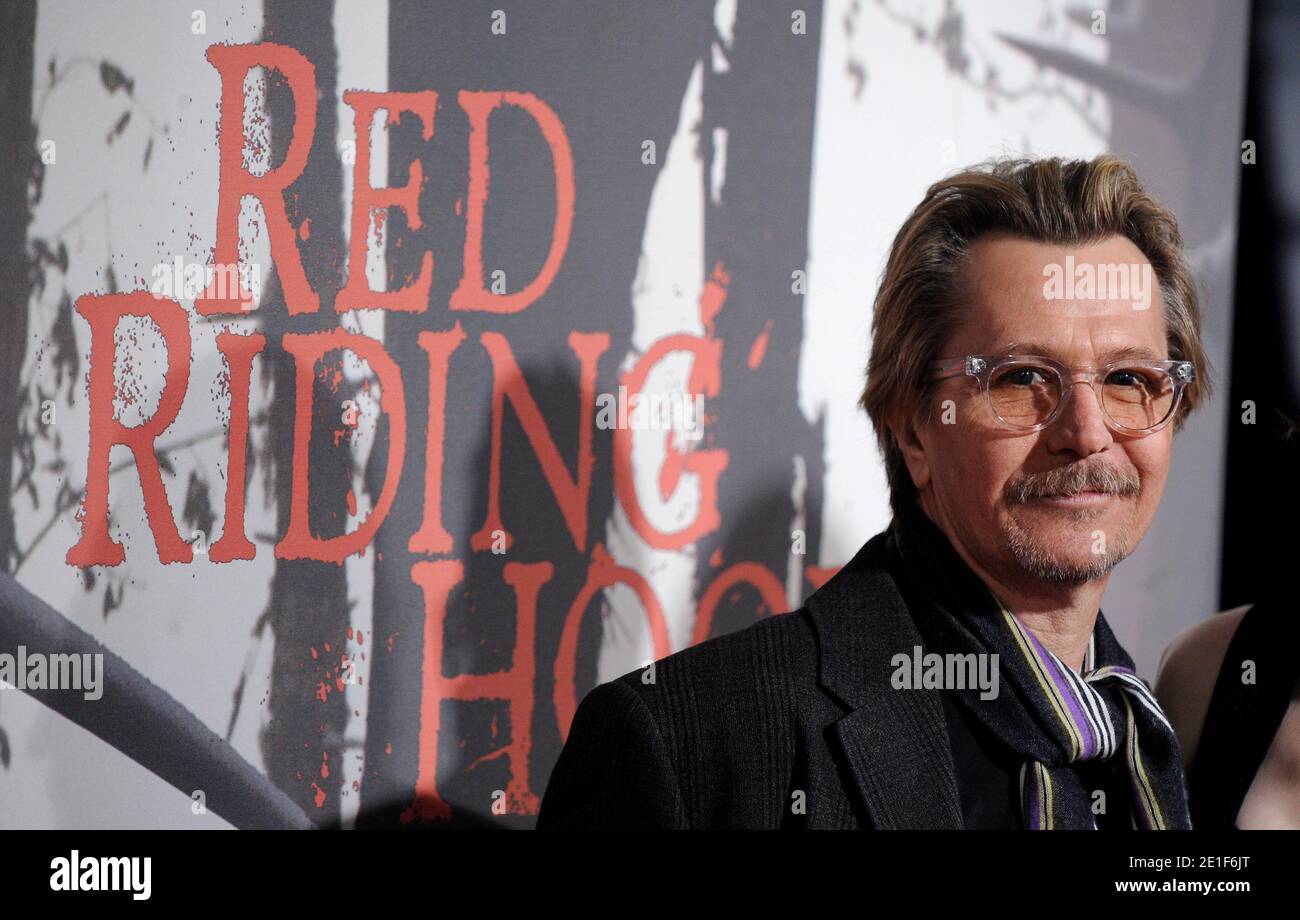 Gary Oldman nimmt an der Warner Bros.-Premiere von 'Red Riding Hood' im Chinese Theatre Teil. Los Angeles, 7. März 2011. Foto von Lionel Hahn/ABACAPRESS.COM Stockfoto