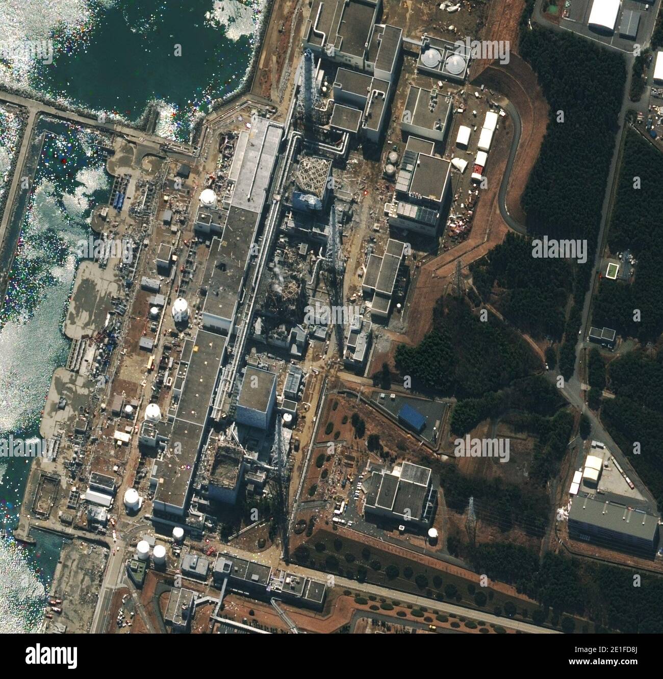 Satellitenbild von Dai Ichi, Fukushima Power Plant, Japan, 17. März 2011. Hubschrauber warfen am Donnerstag Wasser auf den betroffenen Reaktor, um überhitzte Brennstäbe im Kern zu kühlen. Foto von DigitalGlobe via ABACAPRESS.COM Stockfoto