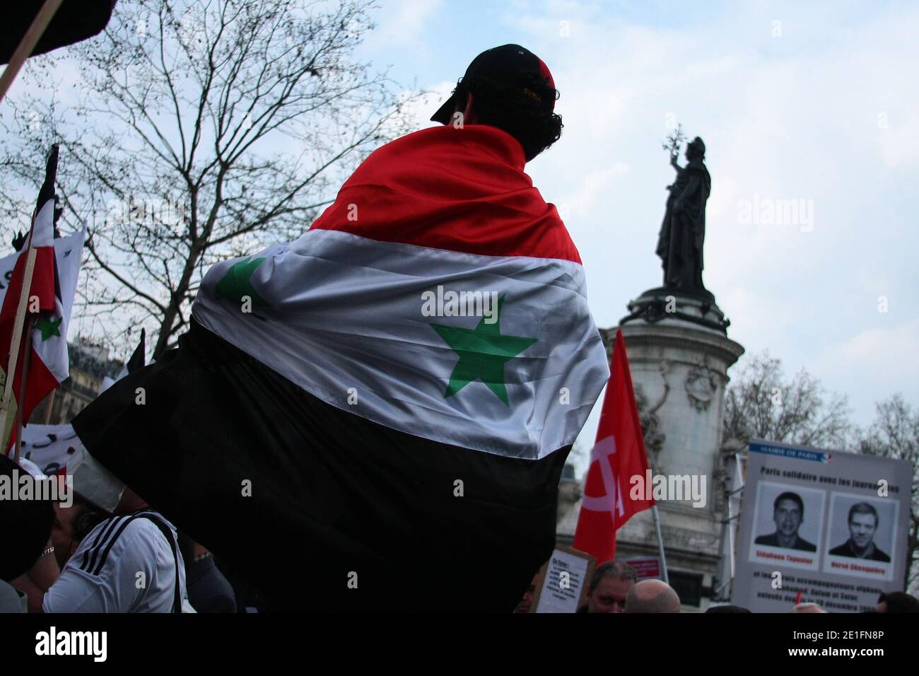 Treffen zur Unterstützung der libyschen Revolution am 26. März 2011 auf dem Place de la Republique in Paris, Frankreich. Foto von David Fritz/ABACAPRESS.COM Stockfoto