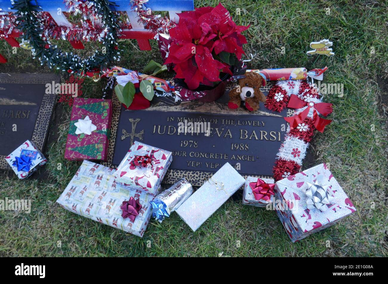 Los Angeles, Kalifornien, USA 29. Dezember 2020 EIN allgemeiner Blick auf die Atmosphäre des Grabes der Schauspielerin Judith Barsi im Forest Lawn Hollywood Hills Memorial Park am 29. Dezember 2020 in Los Angeles, Kalifornien, USA. Foto von Barry King/Alamy Stockfoto Stockfoto