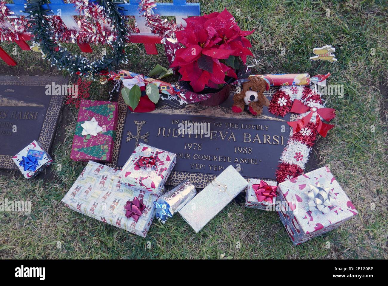 Los Angeles, Kalifornien, USA 29. Dezember 2020 EIN allgemeiner Blick auf die Atmosphäre des Grabes der Schauspielerin Judith Barsi im Forest Lawn Hollywood Hills Memorial Park am 29. Dezember 2020 in Los Angeles, Kalifornien, USA. Foto von Barry King/Alamy Stockfoto Stockfoto