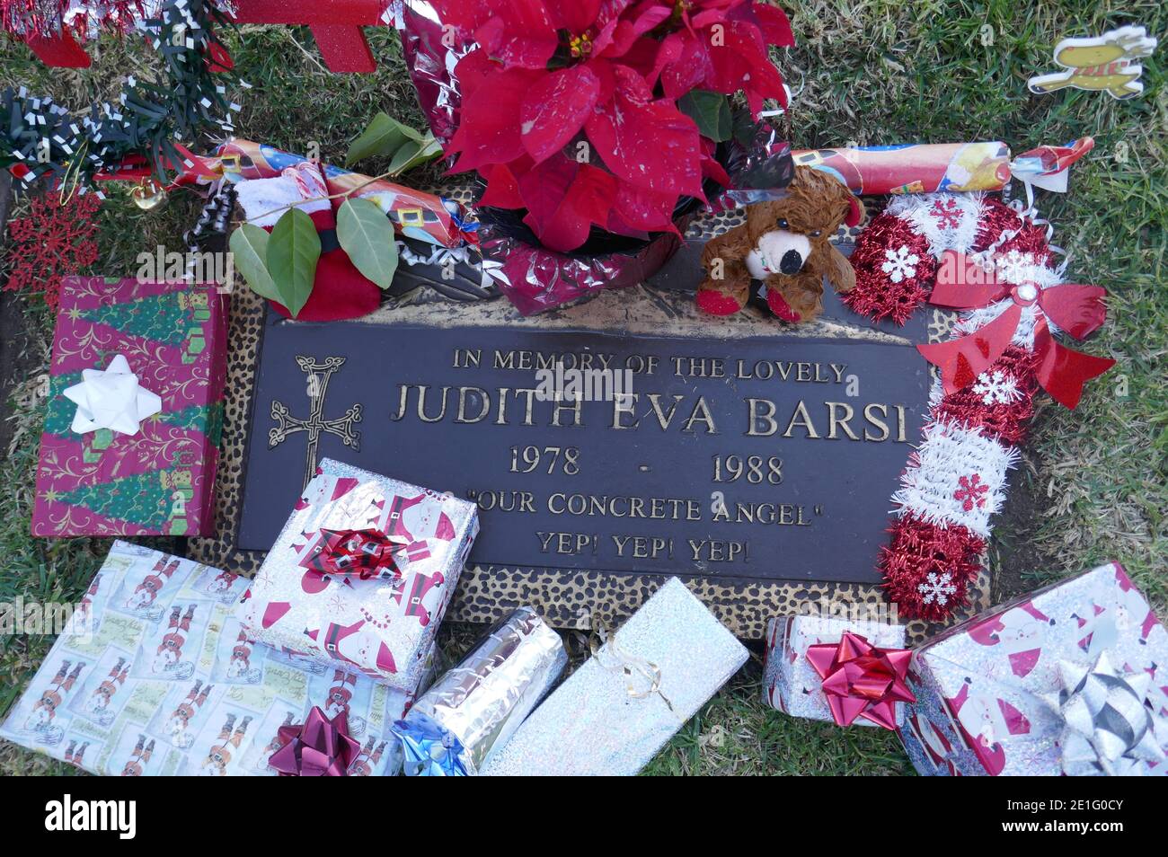 Los Angeles, Kalifornien, USA 29. Dezember 2020 EIN allgemeiner Blick auf die Atmosphäre des Grabes der Schauspielerin Judith Barsi im Forest Lawn Hollywood Hills Memorial Park am 29. Dezember 2020 in Los Angeles, Kalifornien, USA. Foto von Barry King/Alamy Stockfoto Stockfoto