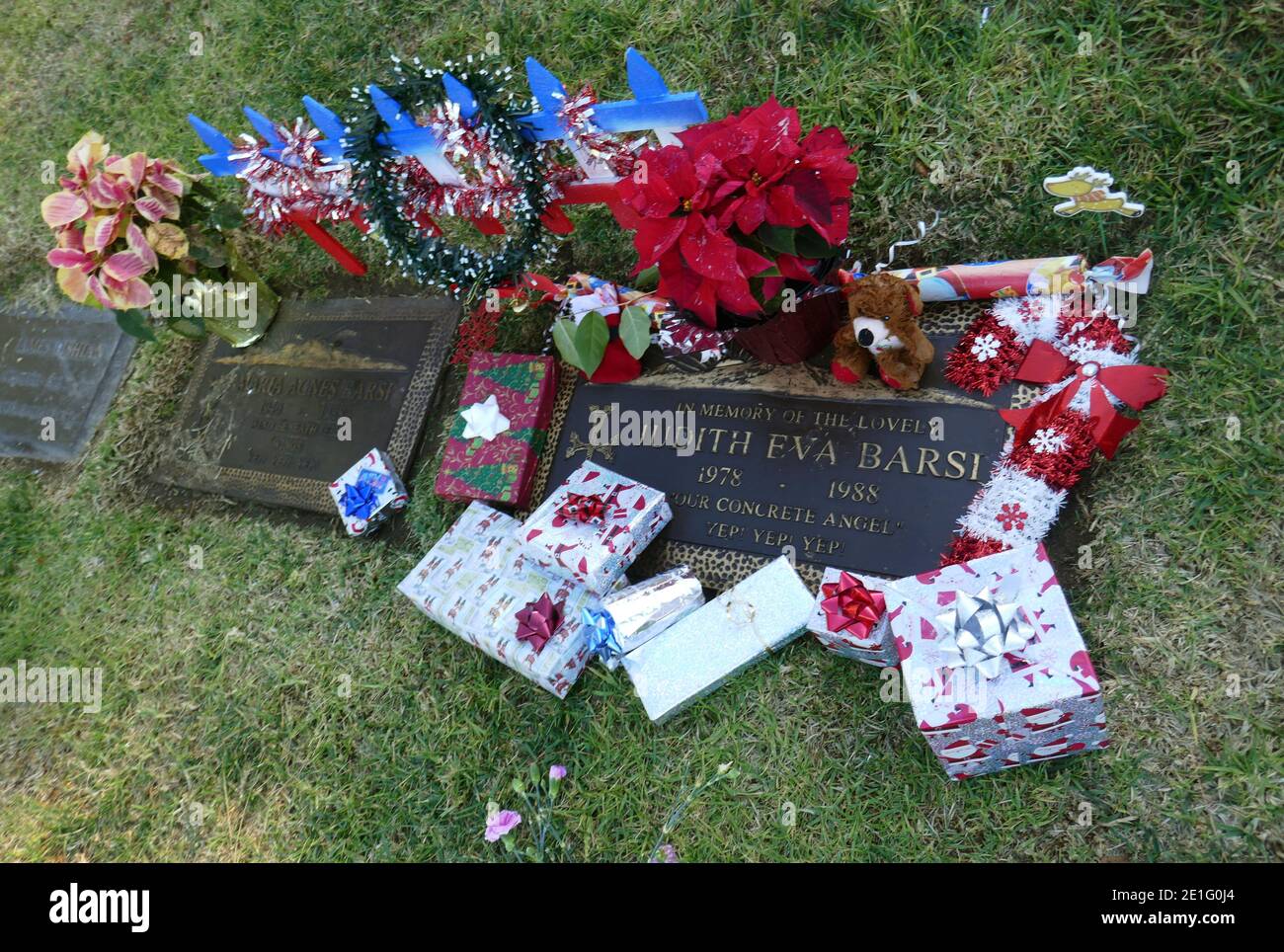 Los Angeles, Kalifornien, USA 29. Dezember 2020 EIN allgemeiner Blick auf die Atmosphäre des Grabes der Schauspielerin Judith Barsi im Forest Lawn Hollywood Hills Memorial Park am 29. Dezember 2020 in Los Angeles, Kalifornien, USA. Foto von Barry King/Alamy Stockfoto Stockfoto