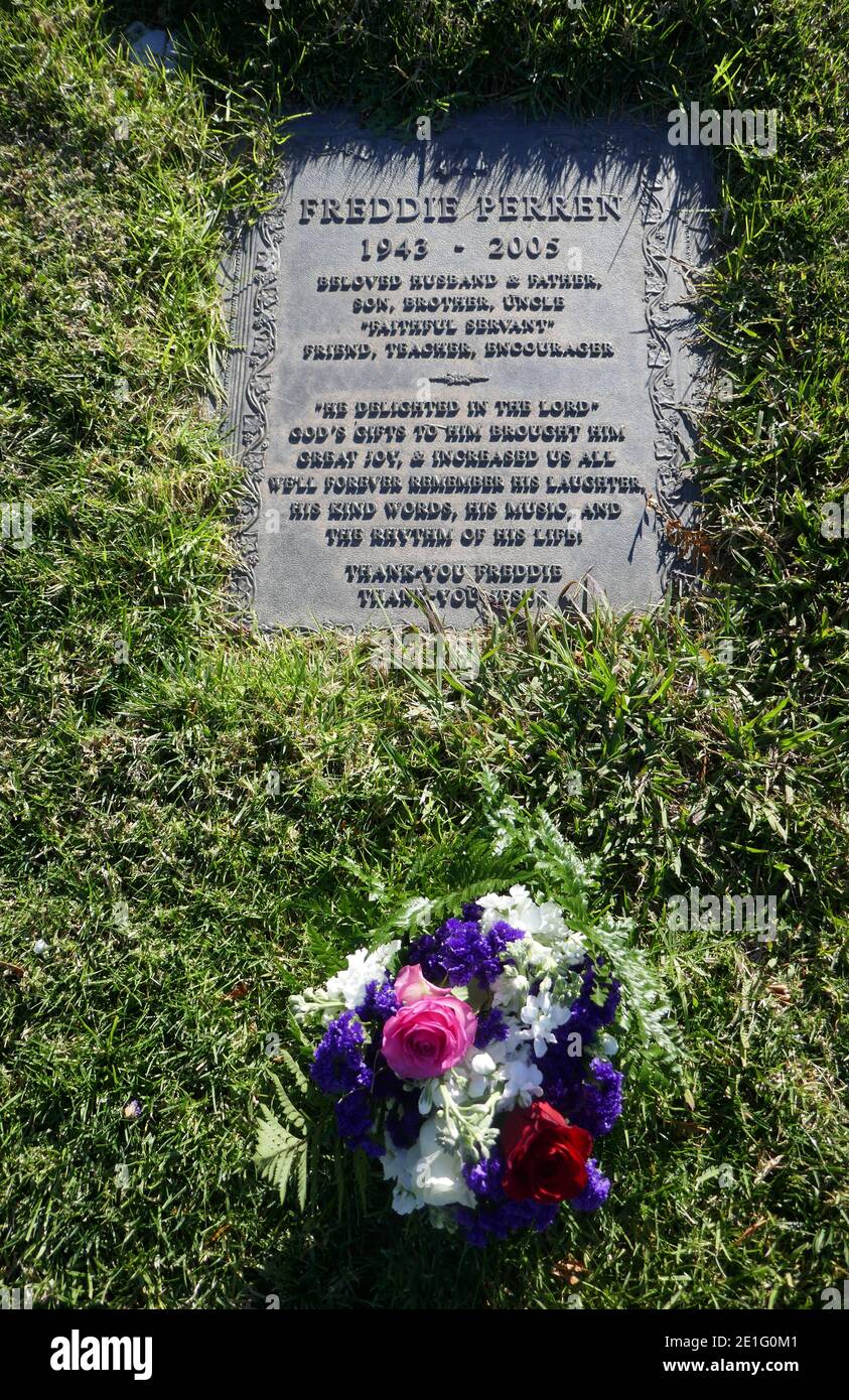 Los Angeles, Kalifornien, USA 29. Dezember 2020 EIN allgemeiner Blick auf die Atmosphäre von Freddie Perrens Grab im Forest Lawn Memorial Park Hollywood Hills am 29. Dezember 2020 in Los Angeles, Kalifornien, USA. Foto von Barry King/Alamy Stockfoto Stockfoto