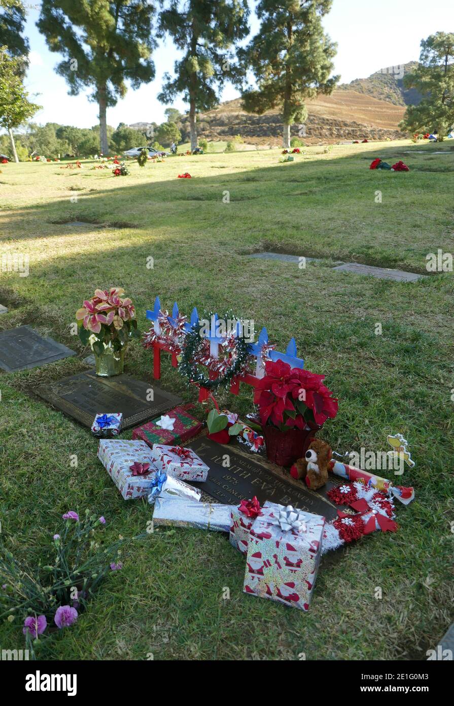 Los Angeles, Kalifornien, USA 29. Dezember 2020 EIN allgemeiner Blick auf die Atmosphäre des Grabes der Schauspielerin Judith Barsi im Forest Lawn Hollywood Hills Memorial Park am 29. Dezember 2020 in Los Angeles, Kalifornien, USA. Foto von Barry King/Alamy Stockfoto Stockfoto