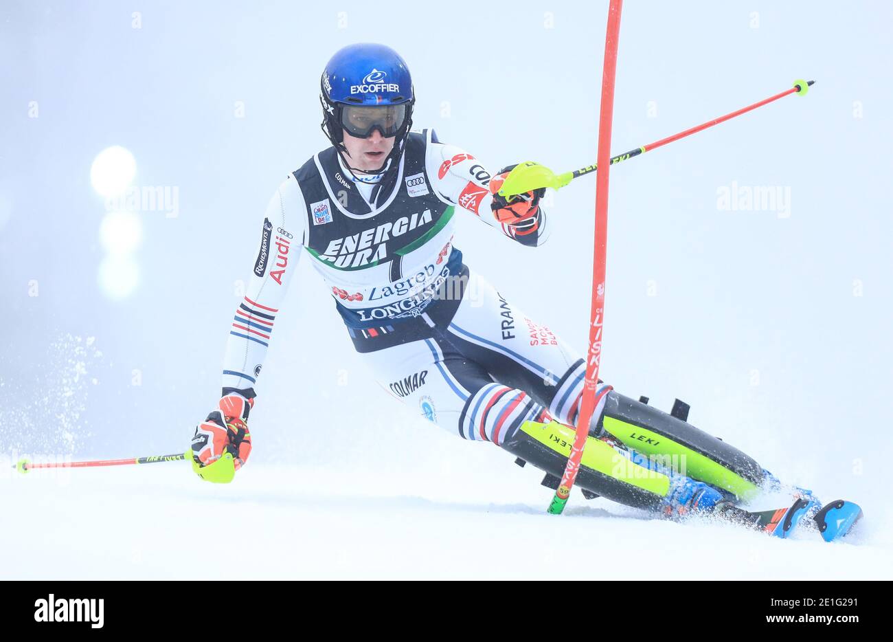 (210107) -- ZAGREB, 7. Januar 2021 (Xinhua) -- Clement Noel aus Frankreich tritt beim ersten Lauf des FIS Alpine Ski Men's World Cup Slalom in Zagreb, Kroatien, am 6. Januar 2021 an. (Slavko Midzor/Pixsell über Xinhua) Stockfoto