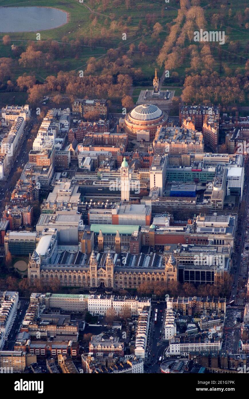 Luftaufnahme über den South Kensington Museum Complex, Imperial College und die Royal Albert Hall, London, SW7, England Stockfoto