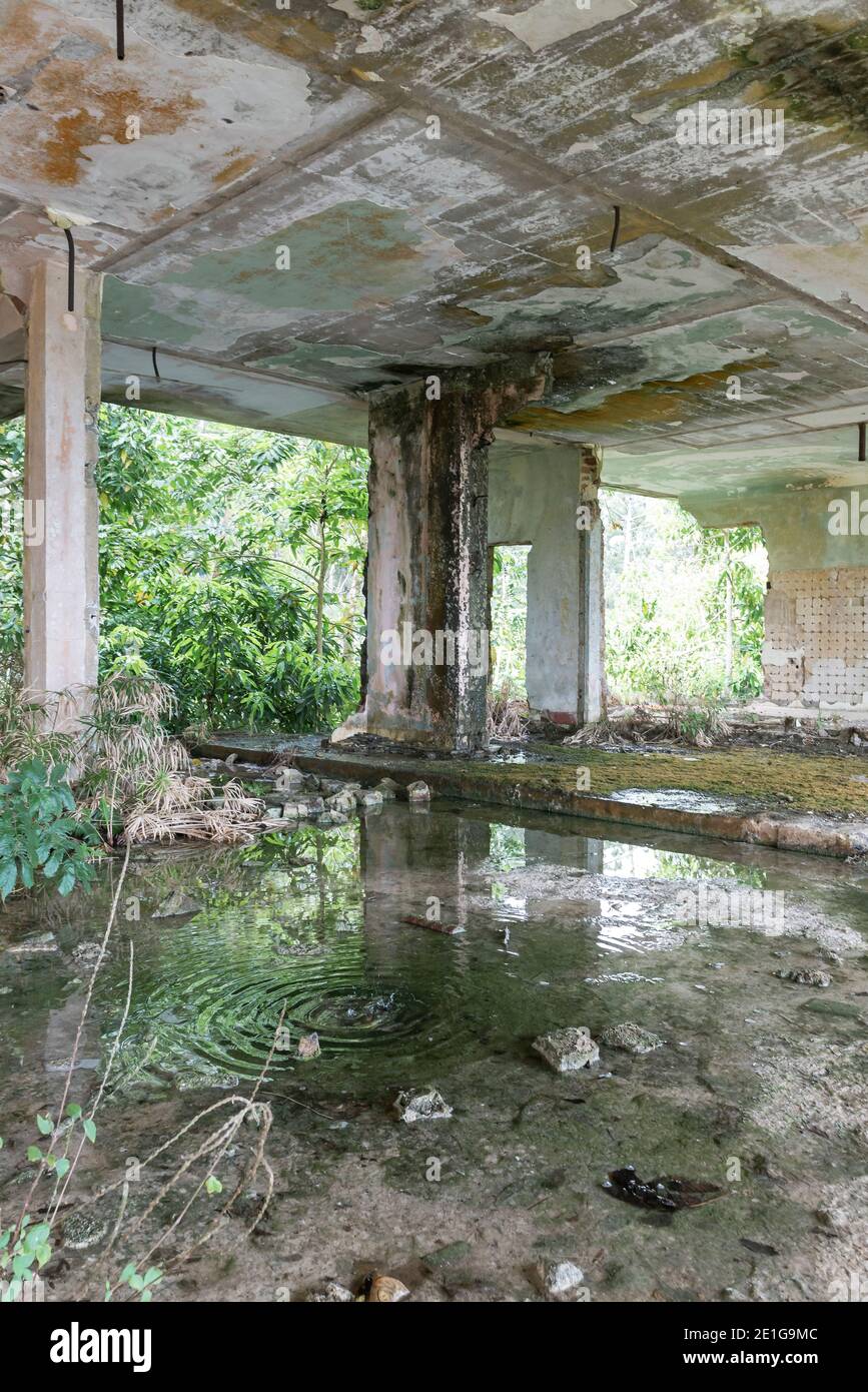 Verlassene Struktur im Park Topes de Collantes, Kuba. Stockfoto