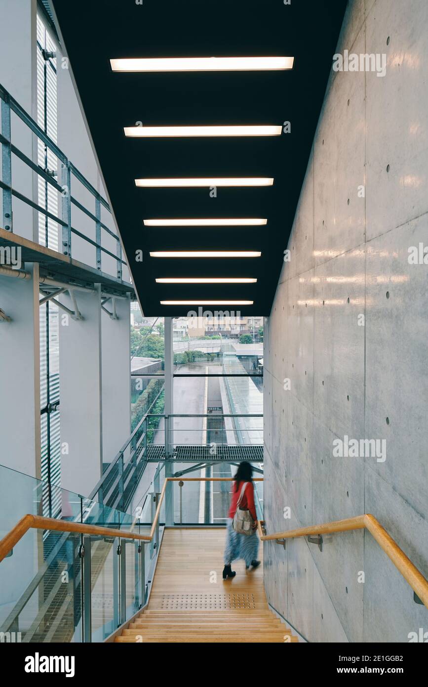 Innenansicht des Foyers des National Art Center in Tokyo, Japan. Stockfoto