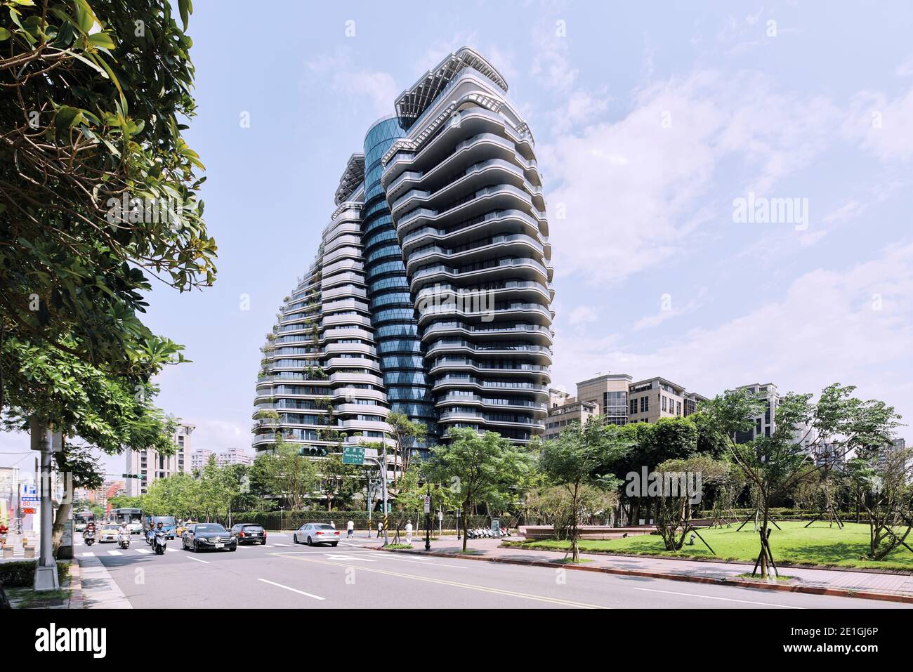 Außenansicht des Tao Zhu Yin Yuan Tower oder Agora Garden, ein nachhaltiger Wohnturm in Form einer Doppelhelix in Taipei, Taiwan. Stockfoto