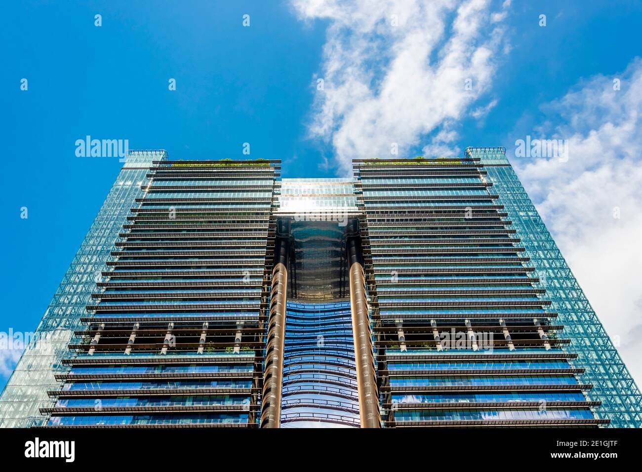 Außenansicht von Marina One, einem hochdichten Mischnutzungskomplex für das neue Finanzviertel Marina Bay in der Innenstadt von Singapur. Stockfoto