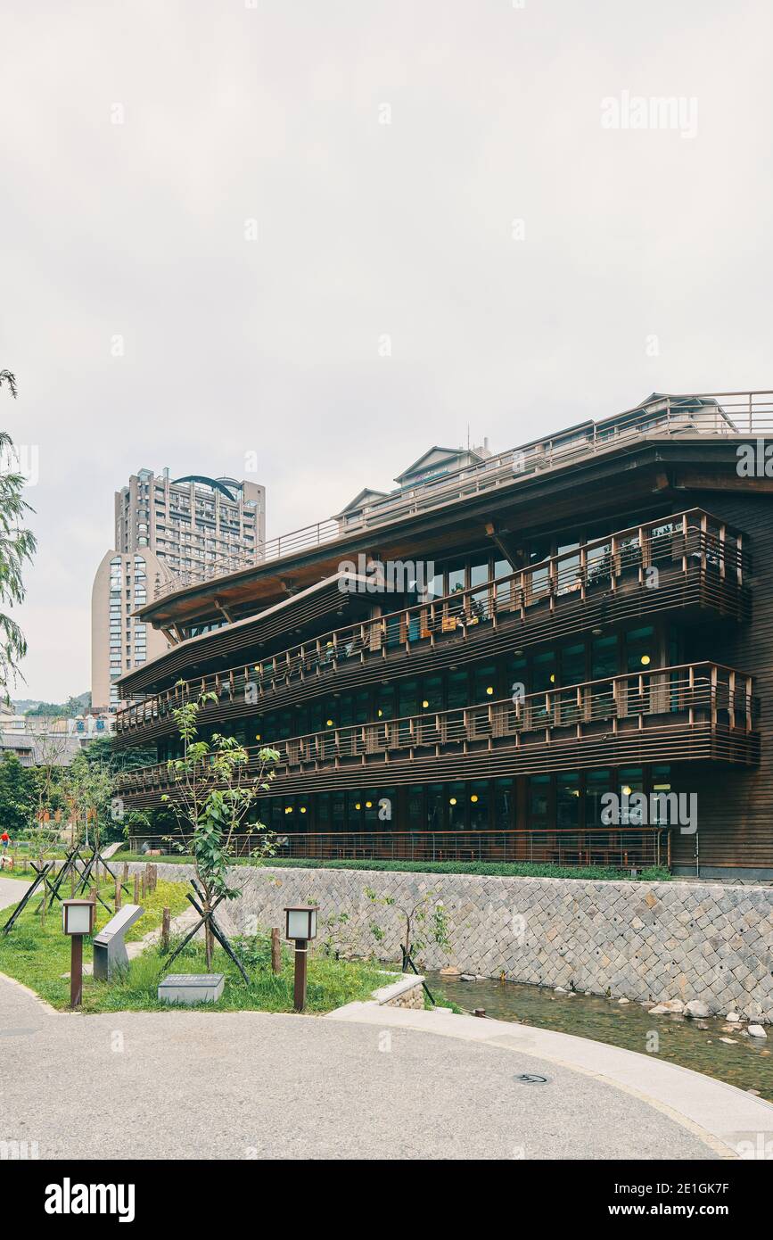 Außenansicht der öffentlichen Bibliothek in Beitou, Taipei, Taiwans erste grüne Bibliothek, eines der energieeffizientesten und umweltfreundlichsten Gebäude Ostasiens. Stockfoto