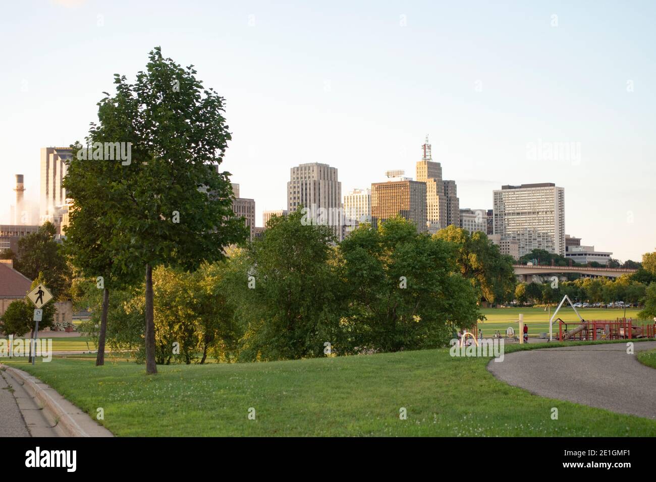 Blick auf St. Paul's Downtown Skyline vom Harriet Island Park. St. Paul Minnesota, USA Stockfoto